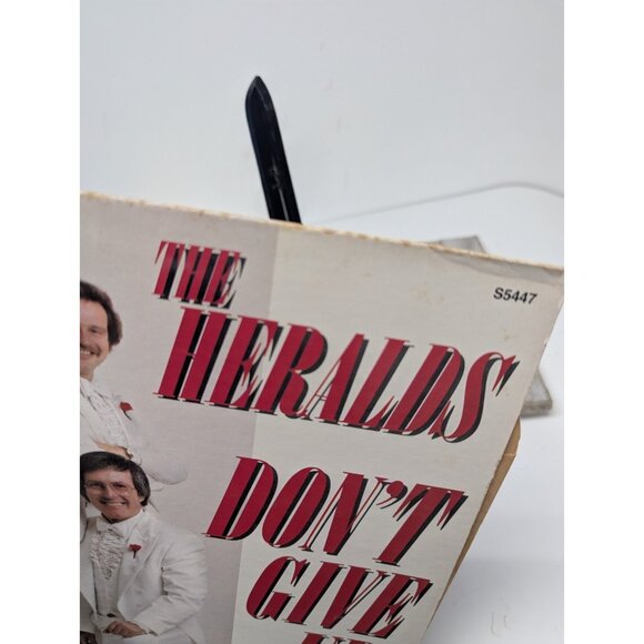 The Heralds Don't Give Up S5447 Chapel Records Vinyl - Picture 9 of 16